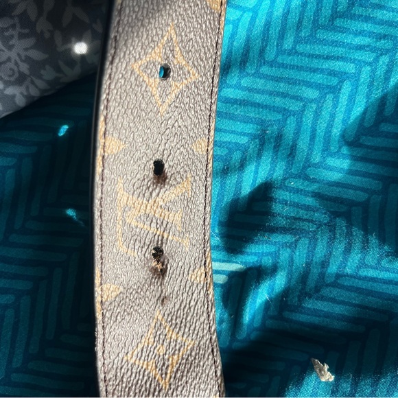 Authentic Louis Vuitton Men’s Belt size 31, LV BELT USED(FLAW POSTED ABOVE) - Picture 5 of 5